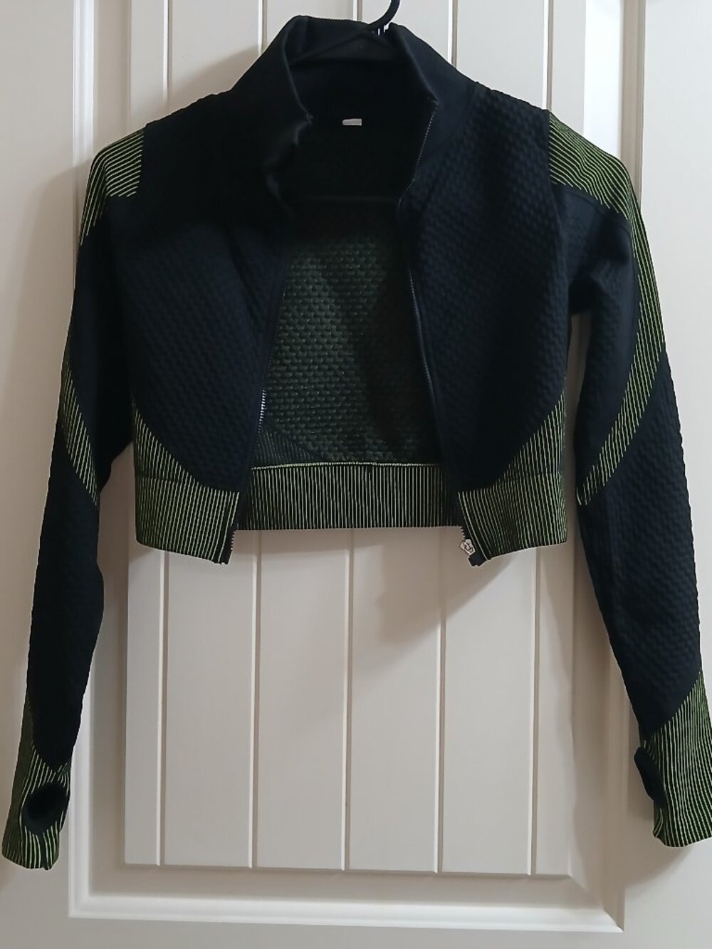 Top, light jacket, or sports jacket